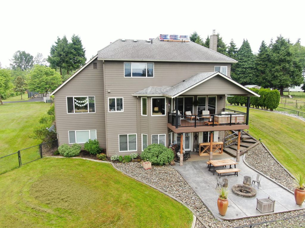 The back of the house reveals the 3 story potentials.