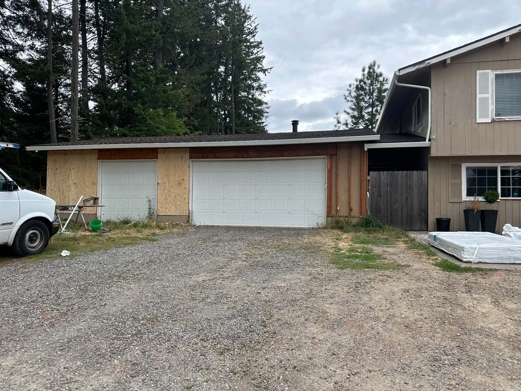Sheeting in front of the garage is done and ready to be sided.